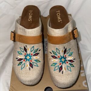 TOMS Women's Embroidered Mules - Cream and Multicolor